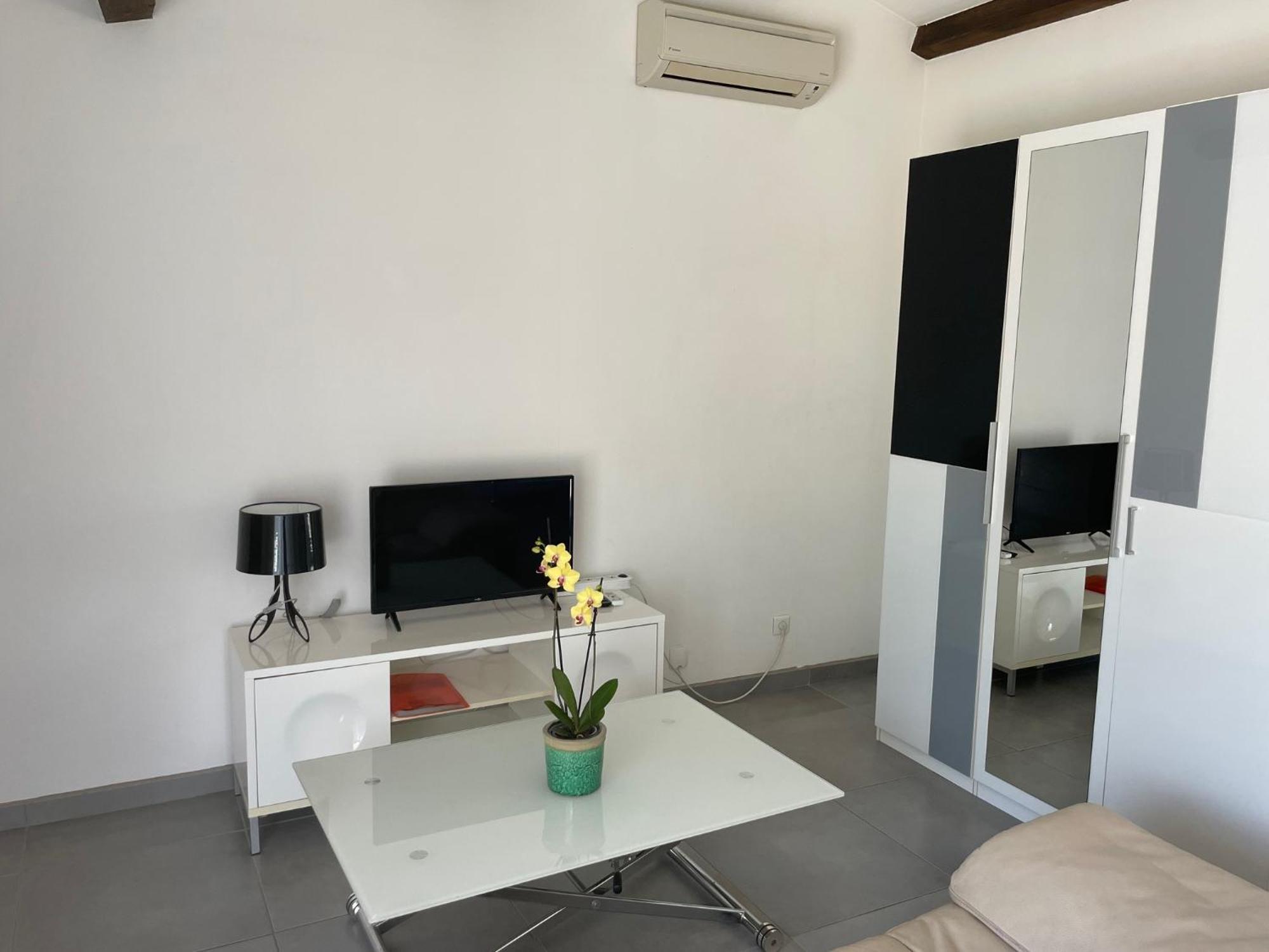 Studio Charmant Avec Terrasse Lançon-Provence Kültér fotó