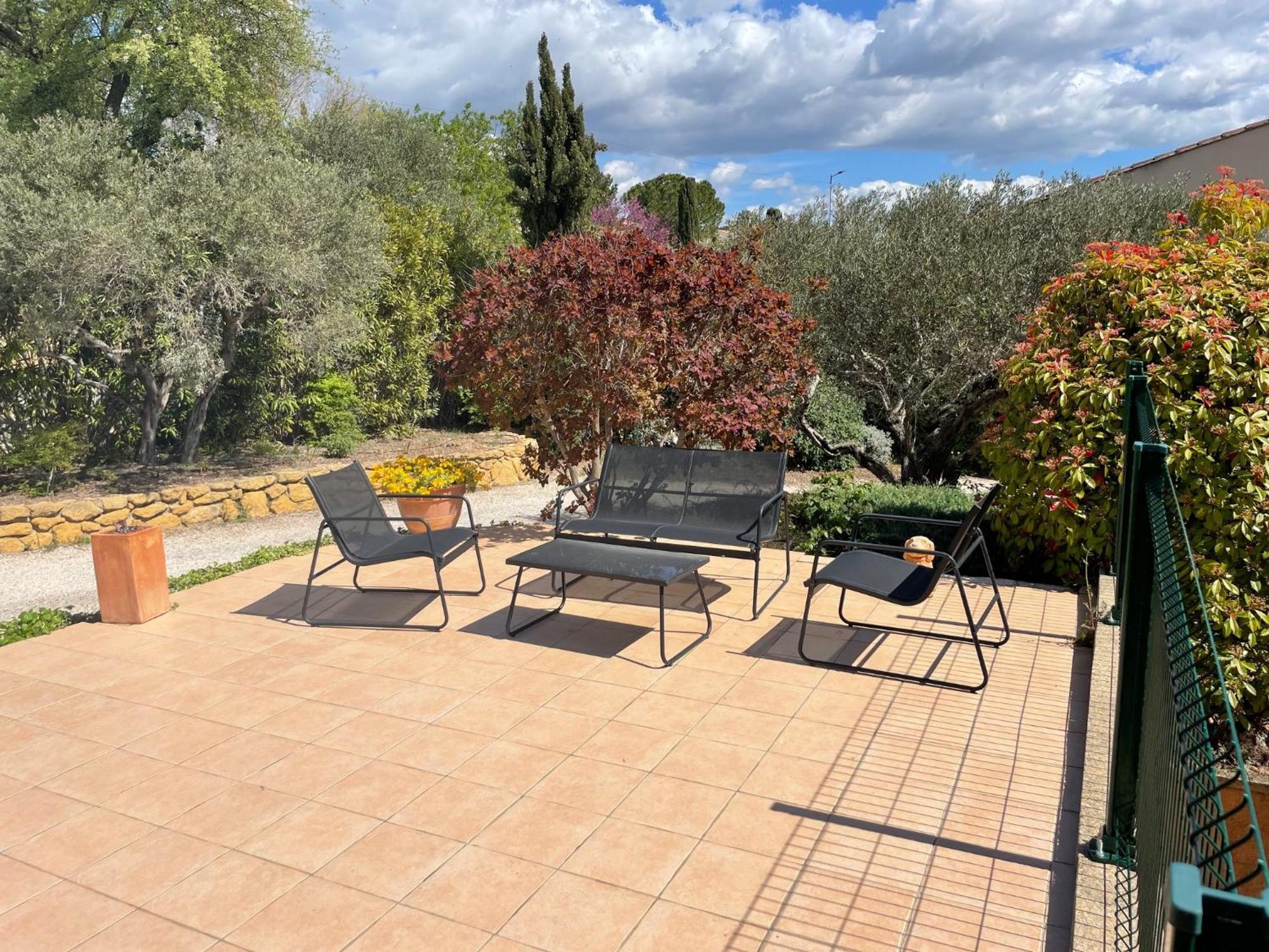 Studio Charmant Avec Terrasse Lançon-Provence Kültér fotó